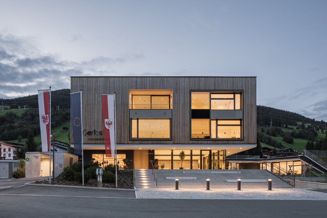 Bildungszentrum Gerlos bei Abenddämmerung