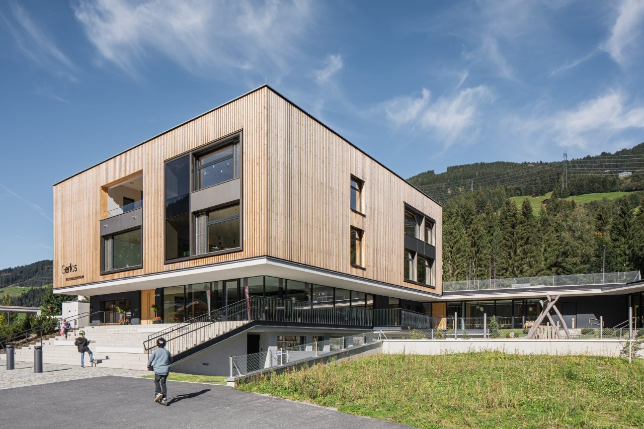 Bildungszentrum im Sommer